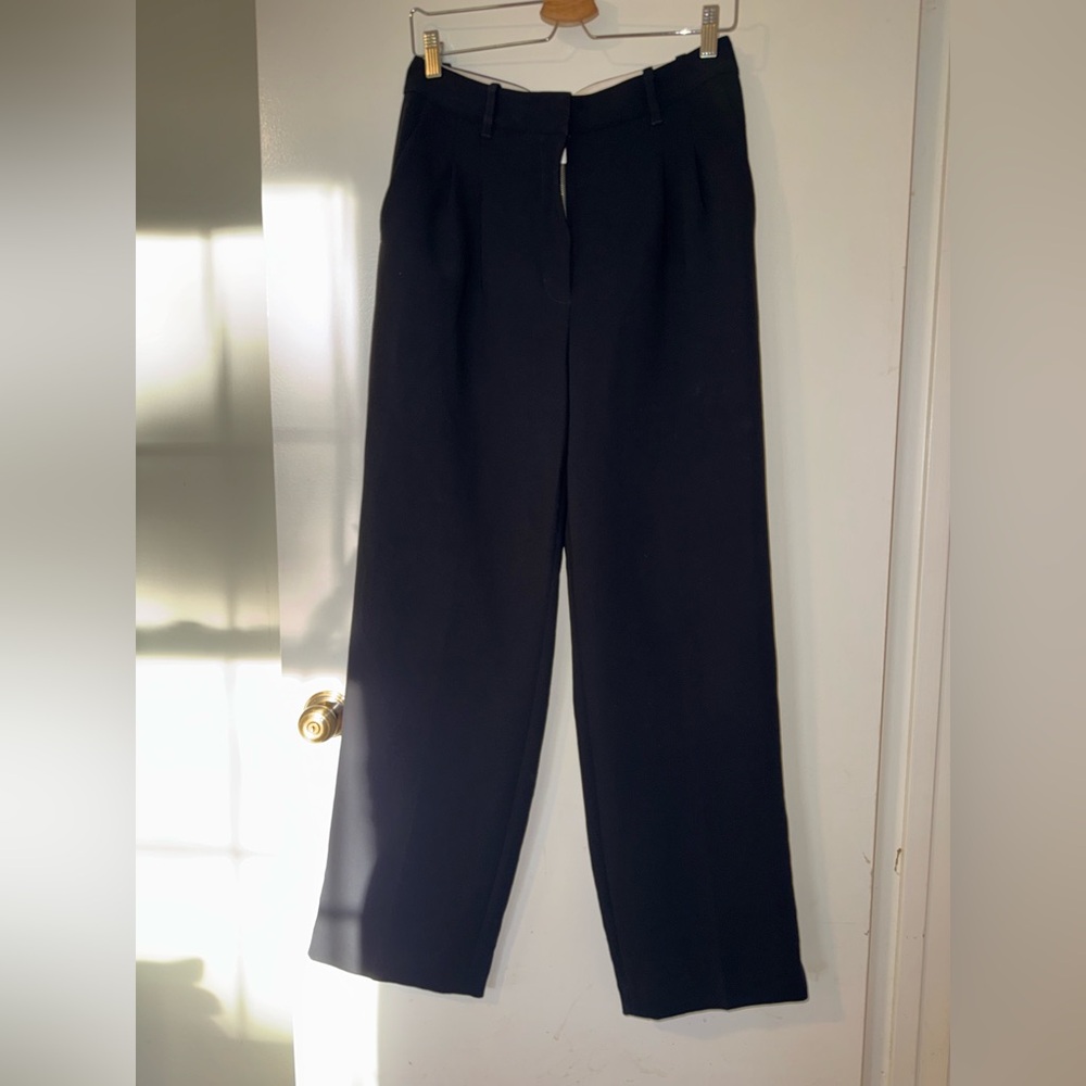 Aritzia Effortless Pant in Black
